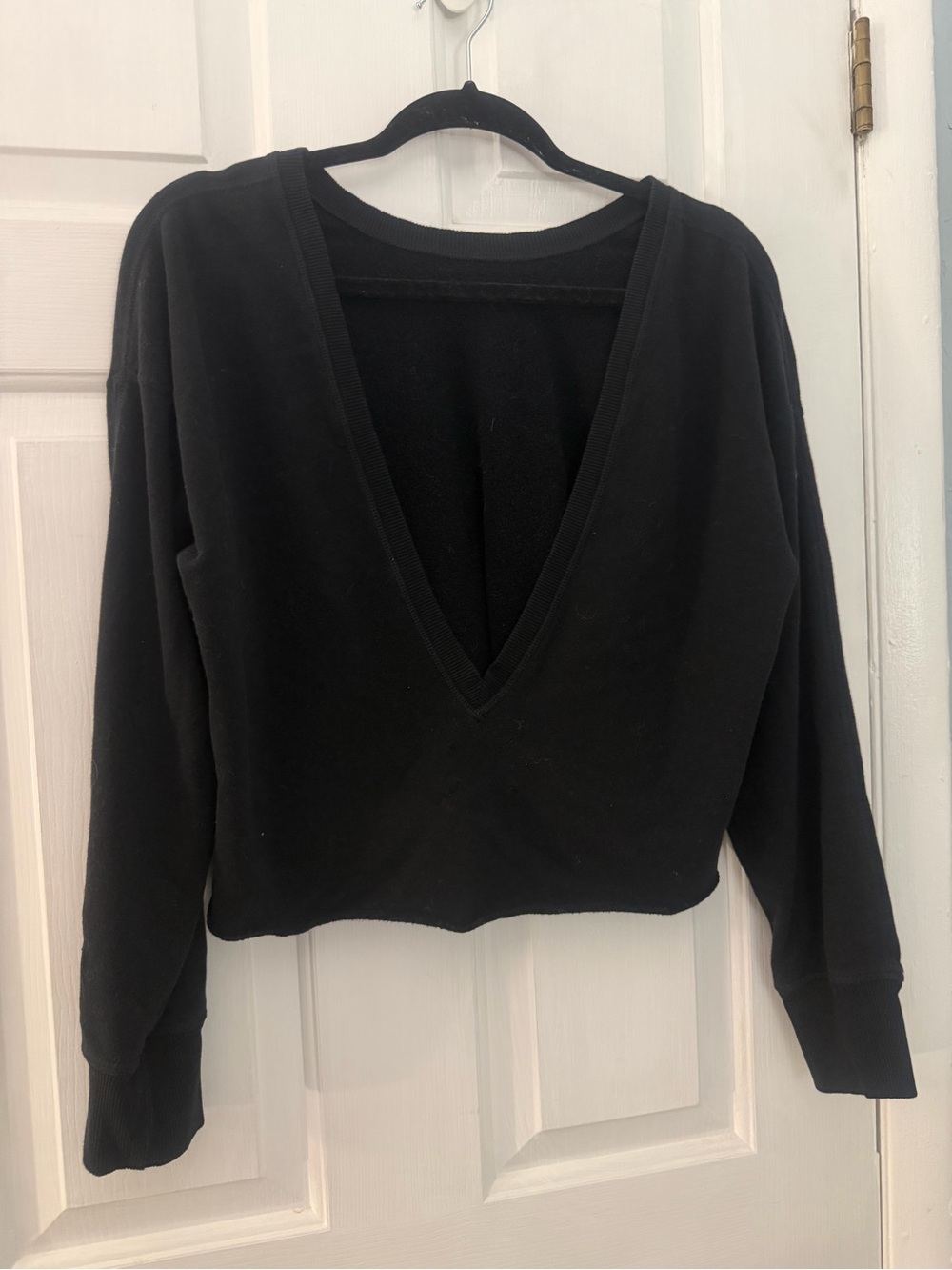 OFFLINE by Aerie Women’s M Black Cropped Deep V Sweatshirt Raw Hem